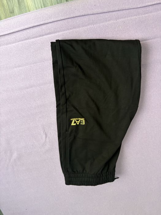 Анцунг Армани чисто нов