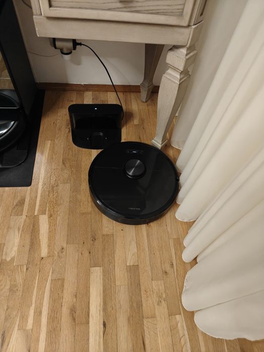 Vând aspirator robot roborock s6