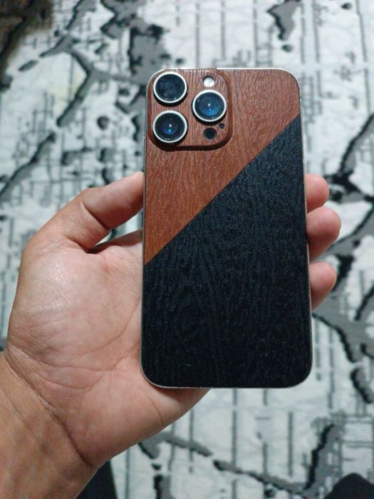 Iphone XR 15 Pro korpusda