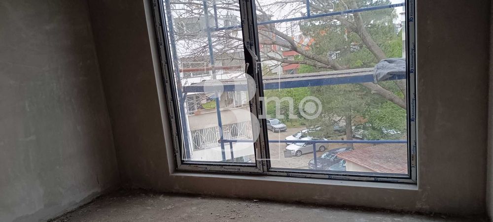 Тристаен непреходен апартамент за продажба в ж.к. Павлово, гр. София