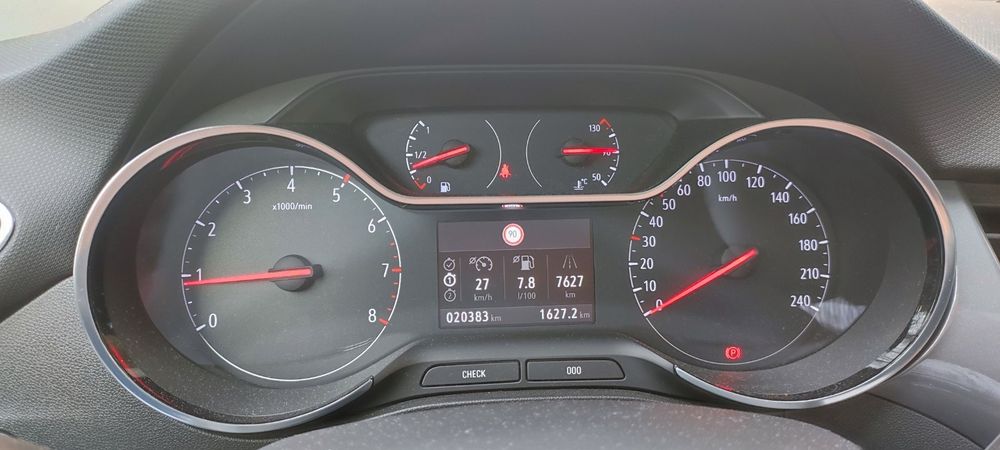 Автомобил Опел Кросленд