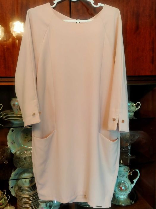 Продам платье-футляр - цвет пудровый пыльно розовый.