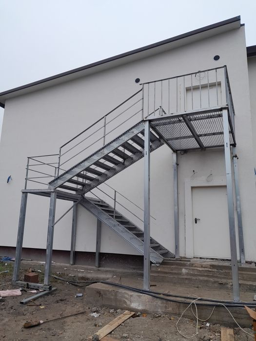 Scări metalice galvanizate la orice demisiune asiguram transport ori u