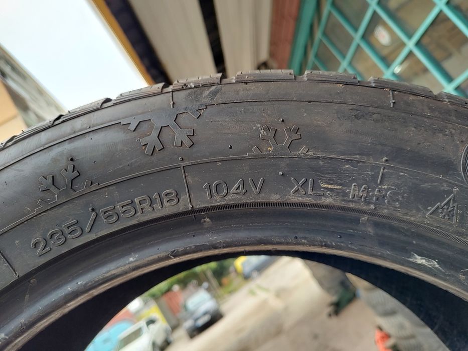 Продавам 4 зимни гуми 235/55/18 Star Performer