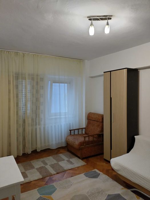 Închiriez garsoniera