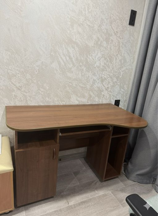 Продаем письменный стол. Алматы. Самовывоз