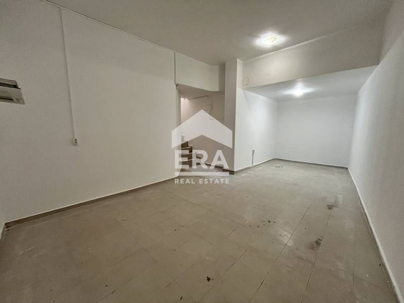 Търговско помещение с лице на ул. Пирин в Манастирски ливади