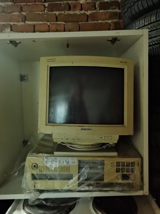 Ретро компютър с монитор