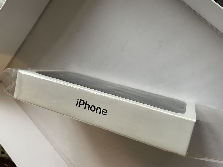 Iphone 11 64gb neverloked nou,nout desfacuta cutia