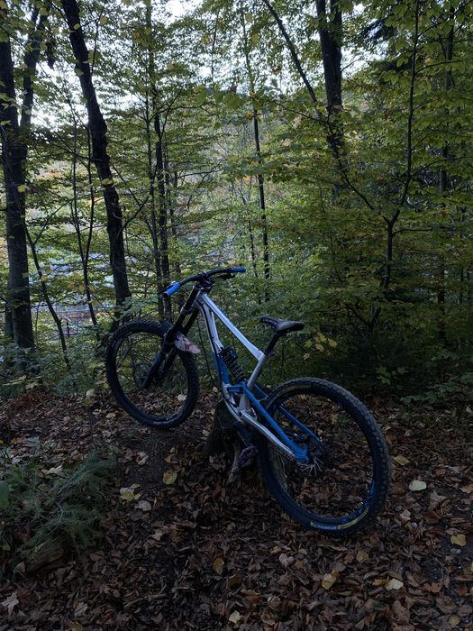 Bicicleta Downhill Cube Hanzz