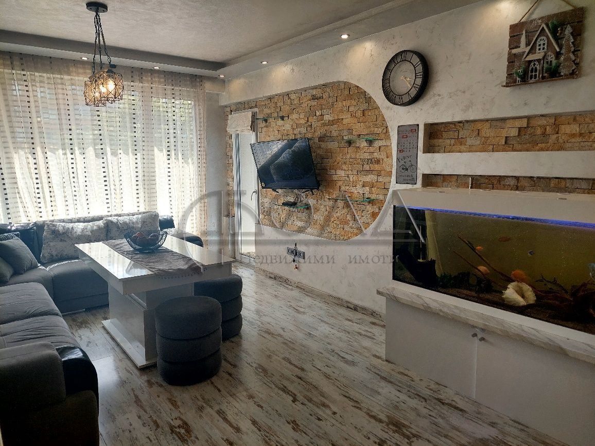 Продава се Тристаен апартамент в София, Люлин 3 - 88 кв.м за 2074 €/кв.м - Снимка #2