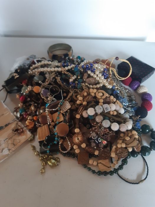 Bijuterii la kg .