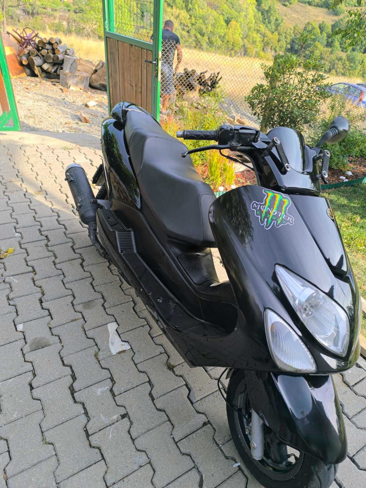 Продавам скутер Yamaha Majesty