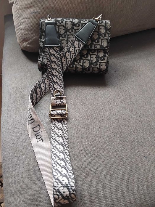 Дамска чанта през рамо