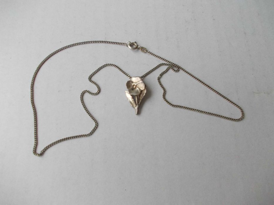 Lant si medalion vechi din argint trandafir