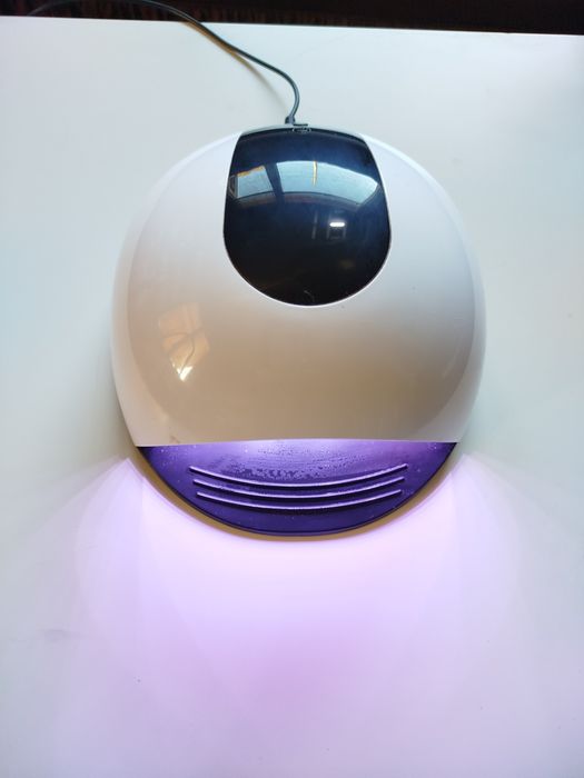 ЛЕД и Ув лампа за гел лак