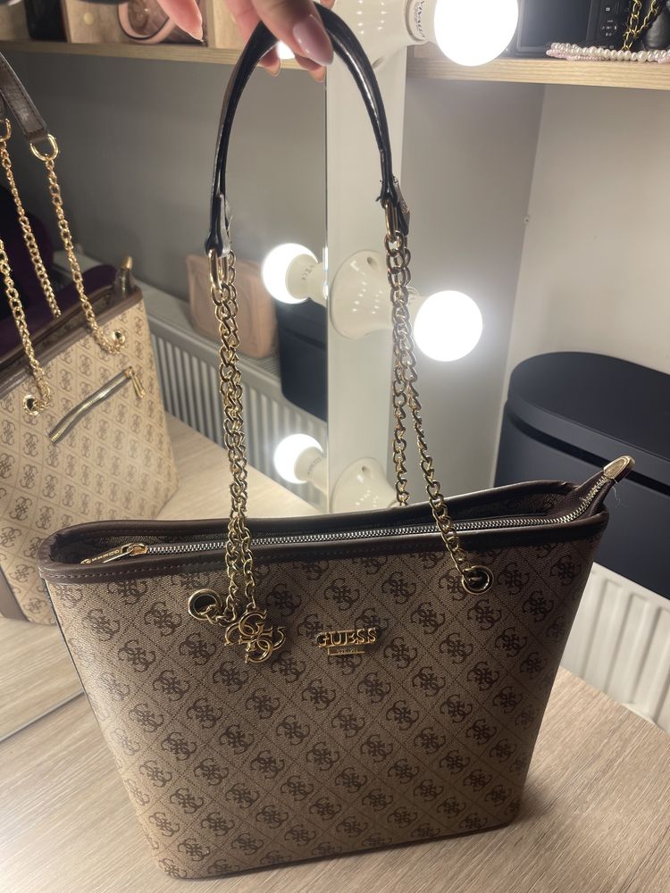 Чанта Guess в кафяв цвят