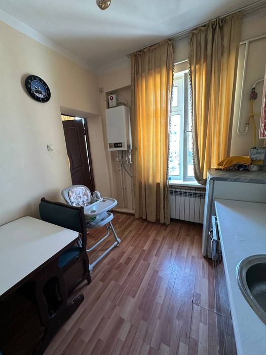 6 A dan 2 xonali uy sotiladi