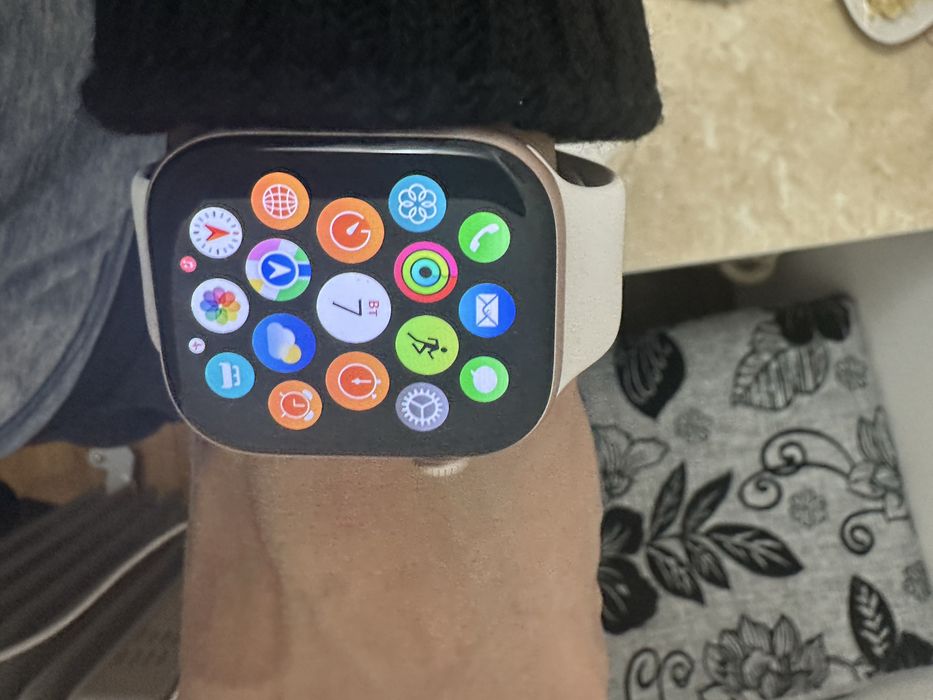 Продам новые apple watch 10 46mm. rose gold.в коробке с родным зарядны