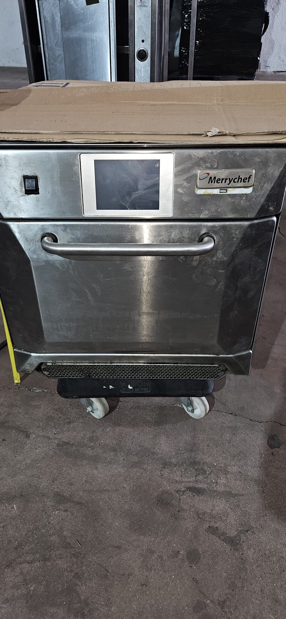 Frigider inox și cuptor, mese calde, mese reci, tăvi inox