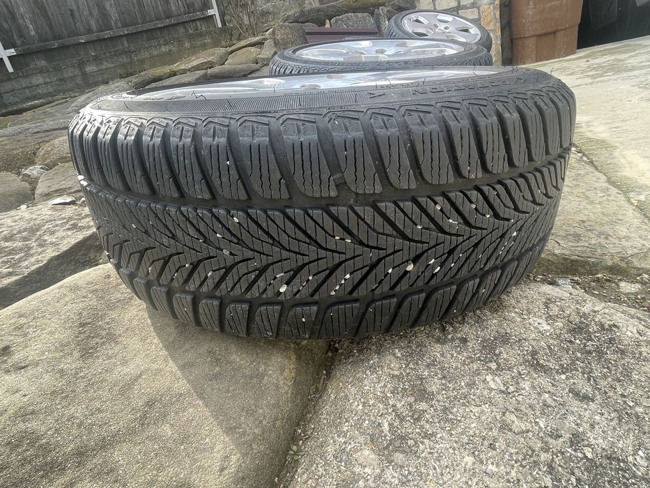 Vand 4 jante pe 17” cu cauciucuri de iarna de la un Audi A3