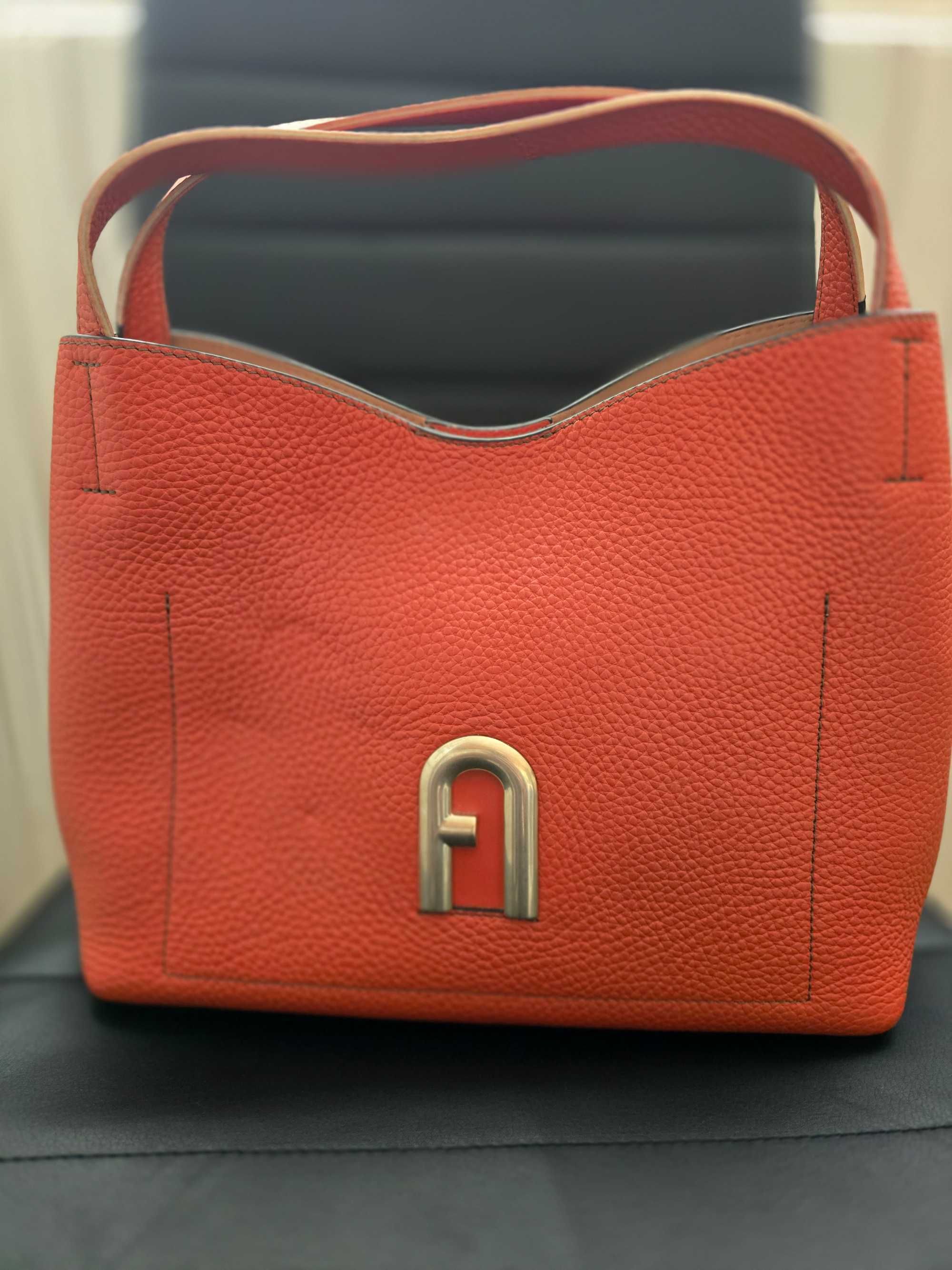 Продавам чанта Furla