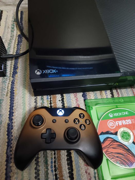 Consolă Xbox one, Joc video plus joc fotbal FIFA 20, Hard 500 Gb