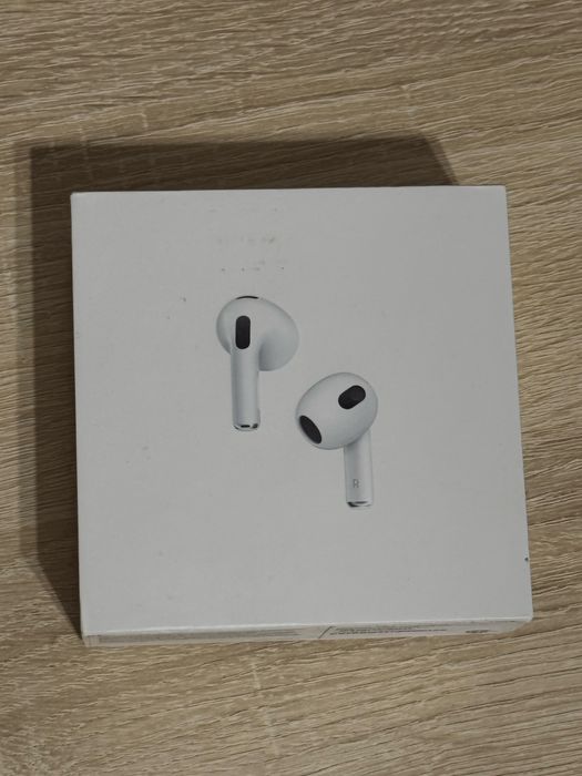 Продам наушники Airpods 3