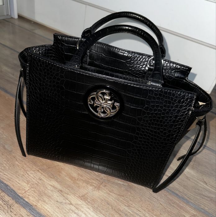 Черна чанта GUESS