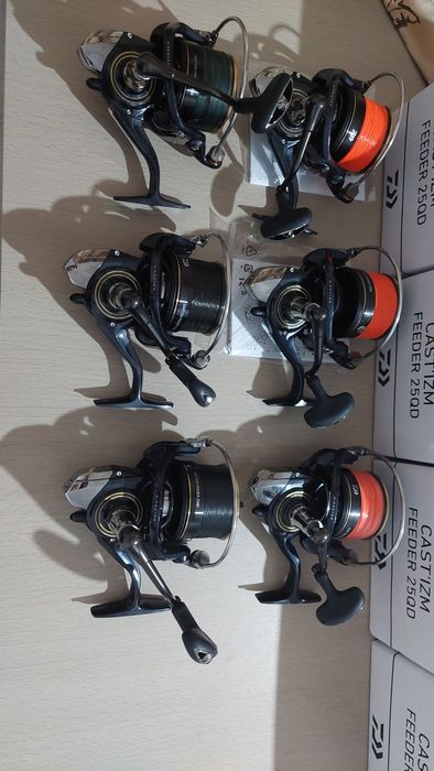 Mulinete crap/feeder daiwa cast izm 25qd