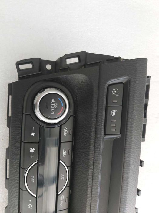 Климаторник панел Mazda 3 2018