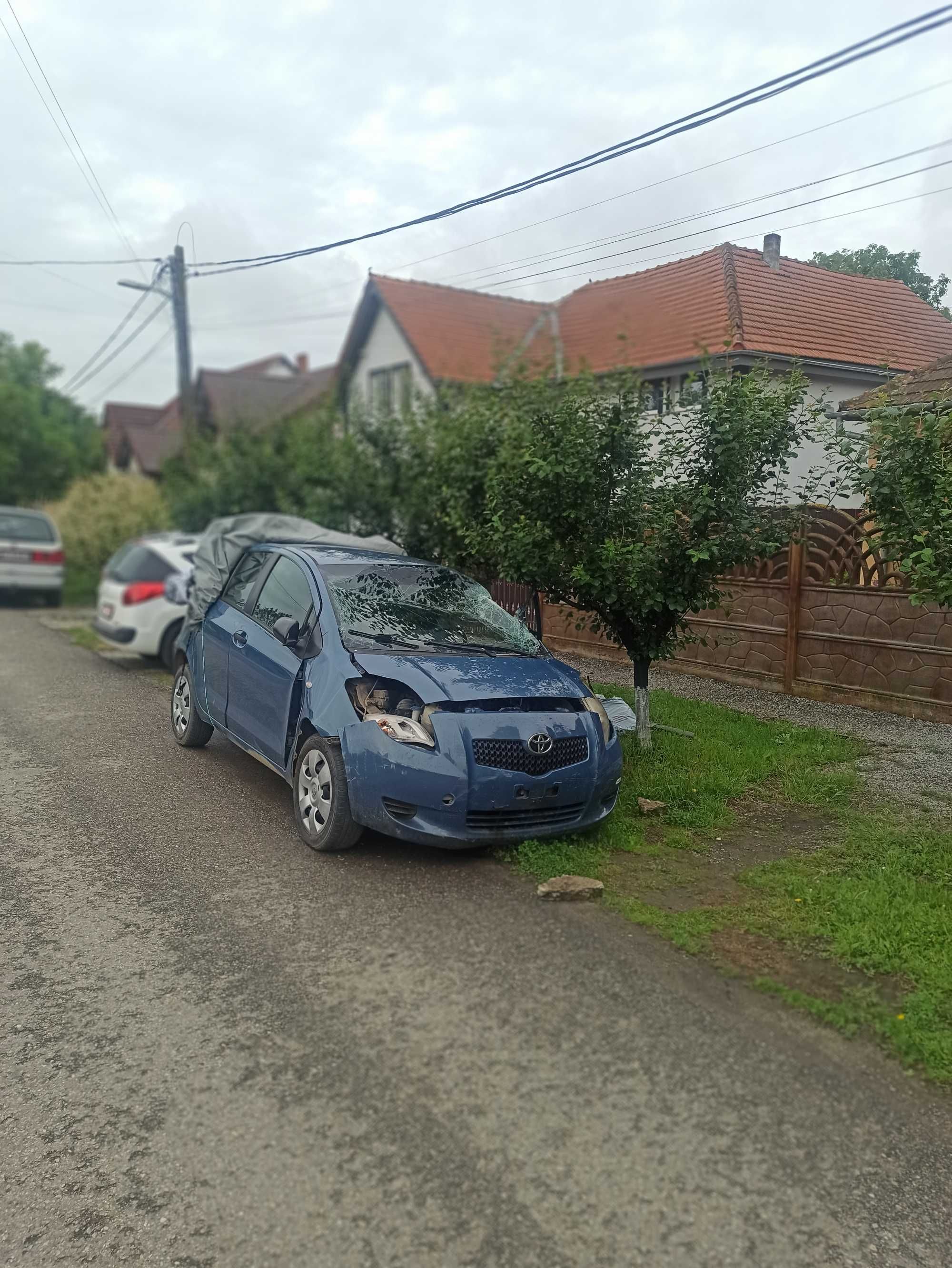 vand TOYOTA YARIS 1.4 diesel 2008 avariat  lovita acc