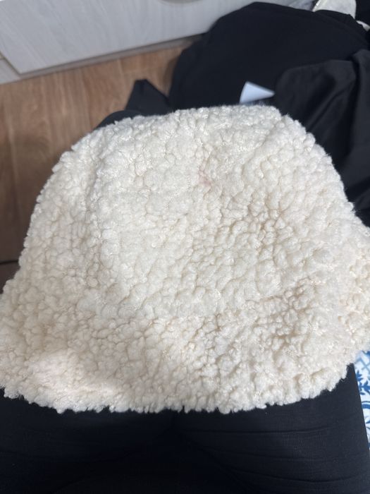 Продам шапку белую пушистую