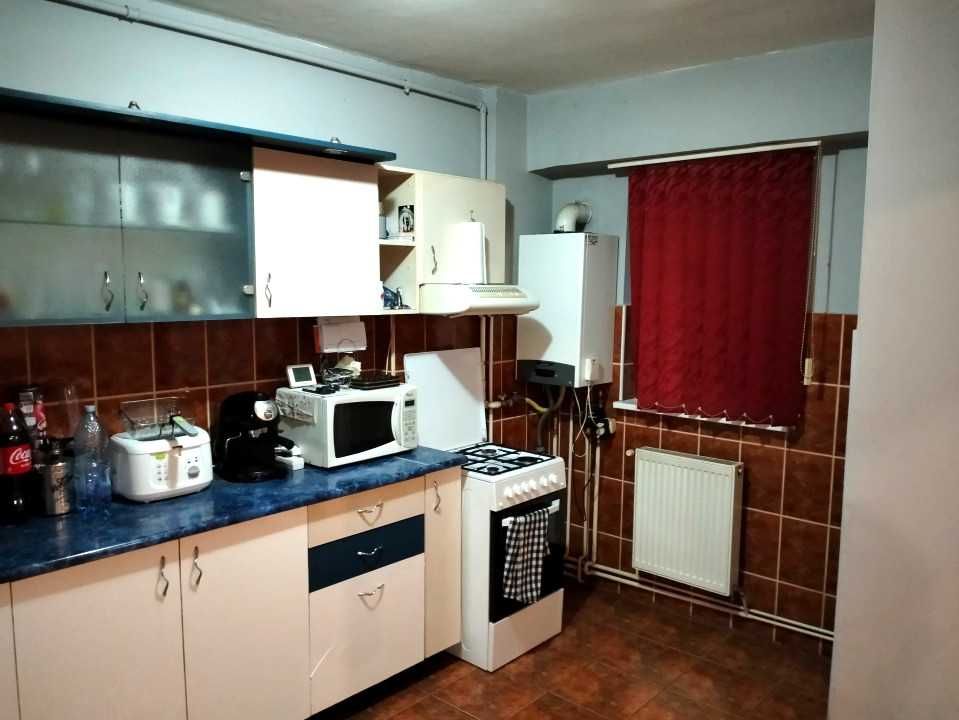 Apartament de vanzare 4 camere zona Valea Aurie
