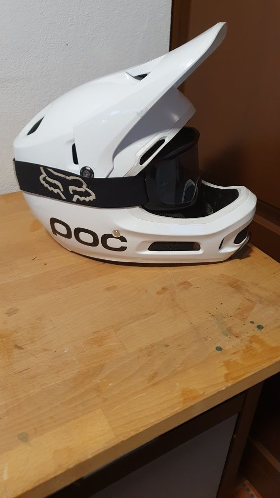 Vând cască Poc coron air mips aproape nouă