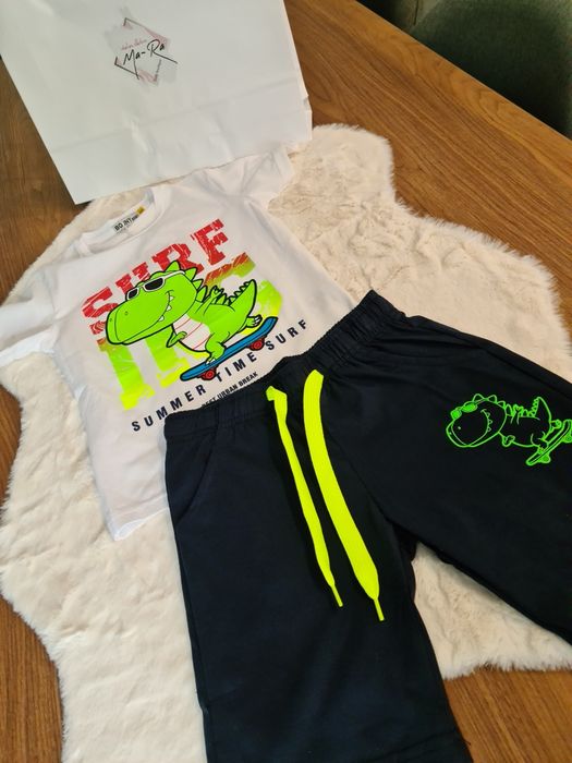 Спортни екипчета- тениска с къси панталони