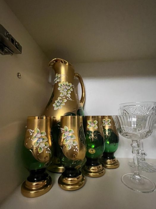 Графин и  четыре стакана