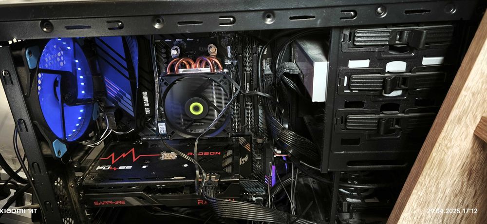 Sistem Desktop cu monitor curbat Philips