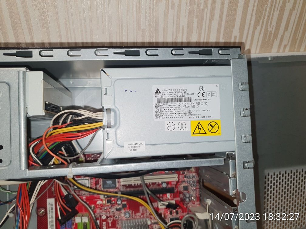 Quad 9400 FujitsuSiemens computers (нет hdd)