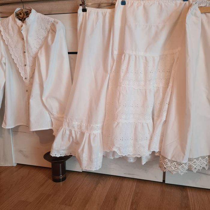 Vand poale pentru costum național