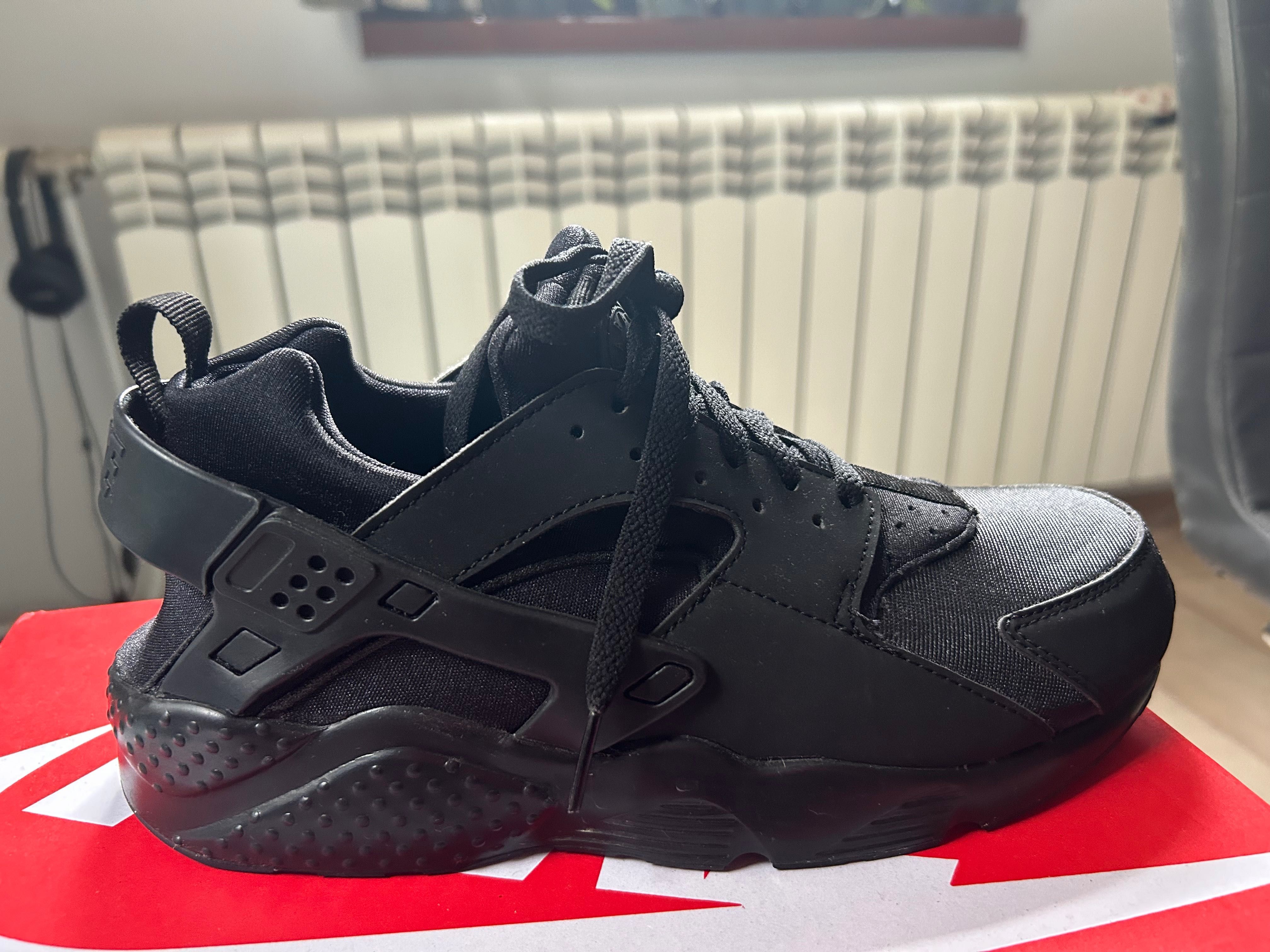 Дамски маратонки Nike Air Huarache