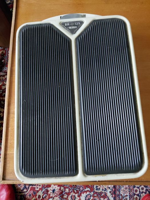 Много стабилен метален кантар - икономичен, защото работи без батерии