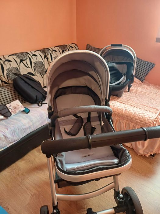 Vând căruț in stare foarte bună.