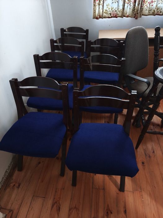 Стол. Тапицирани столове от дъбов масив