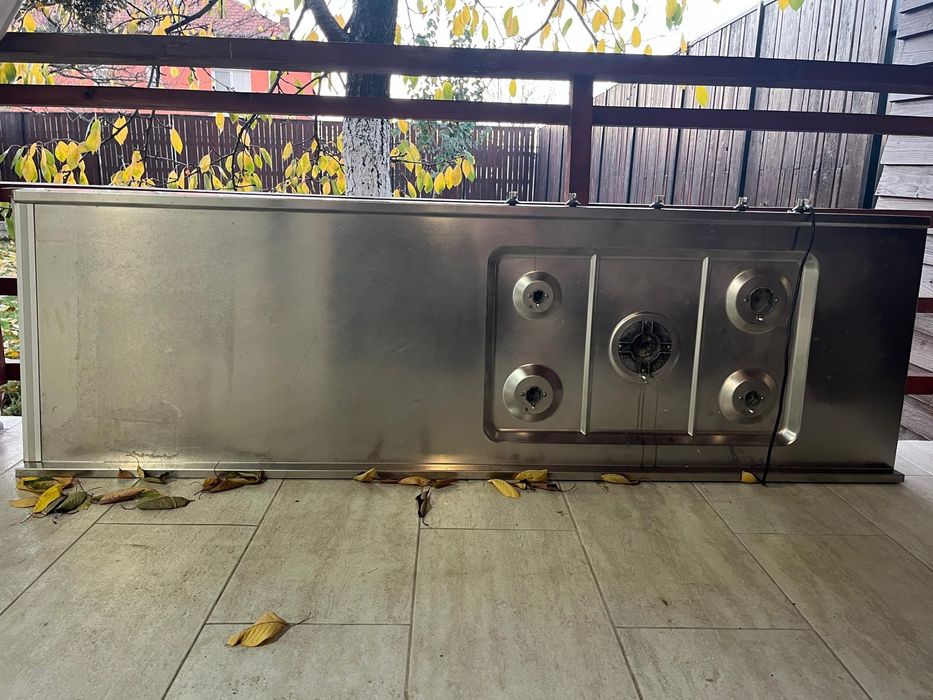 Vând plită inox cu 5 ochiuri pe gaz in stare foarte bună.fara zgârietu