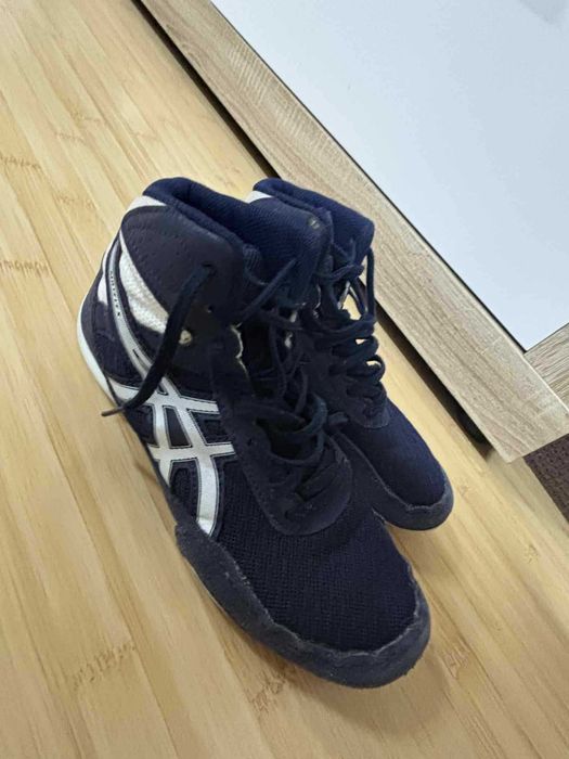 Обувки за борба (борцовки). 35 номер