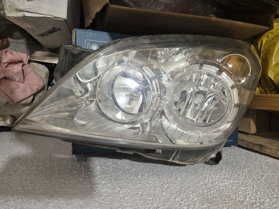 Фарове за Опел Астра H 2009