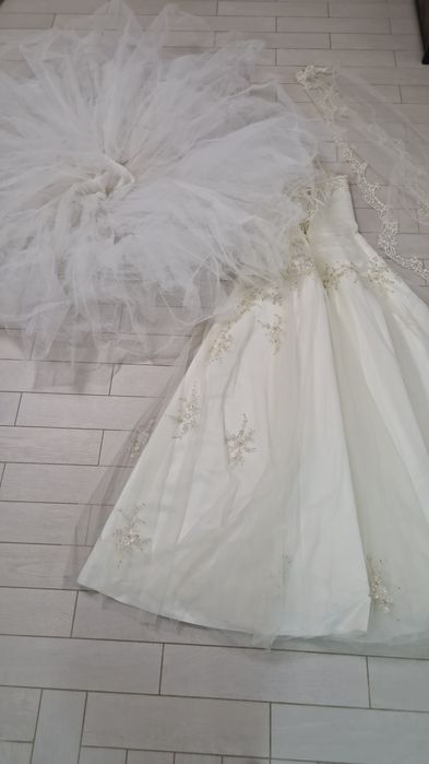 Rochie de mireasa Mirandi Ivory S/M cu voal si crinolina