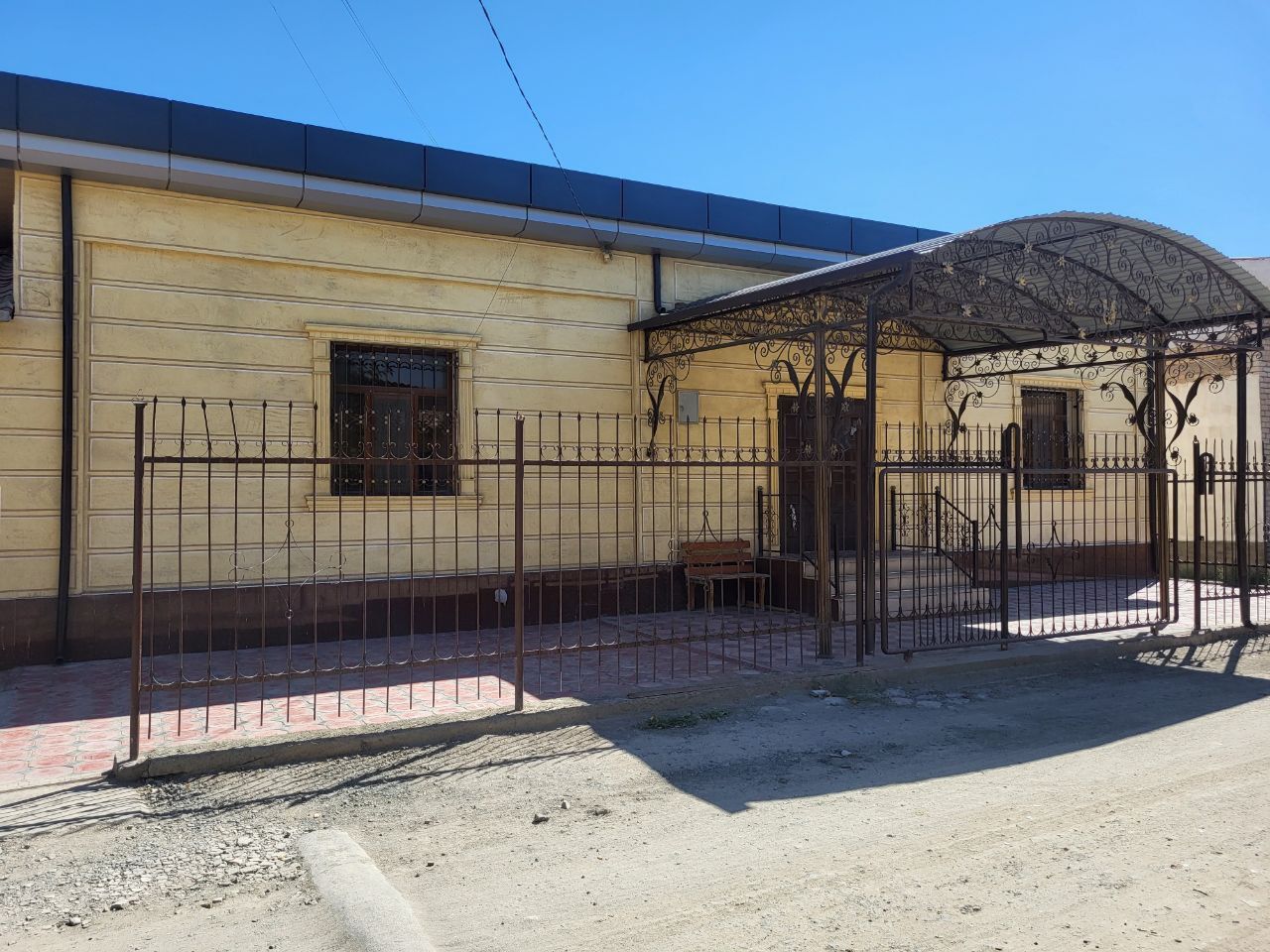 Уй сатилади 135000$