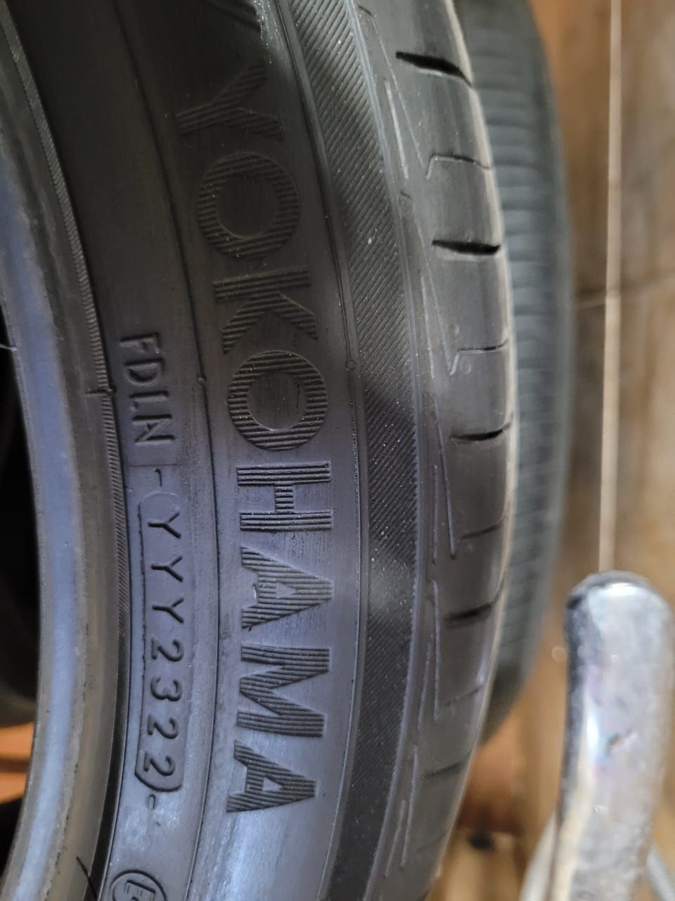 YOKOHAMA 245,45,19